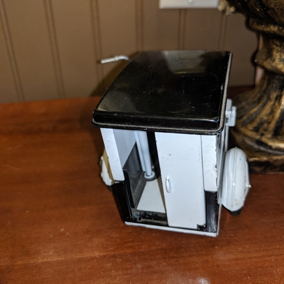 Vintage Style Sees Candies Motorcycle Delivery. 19 - Picture 2 of 4